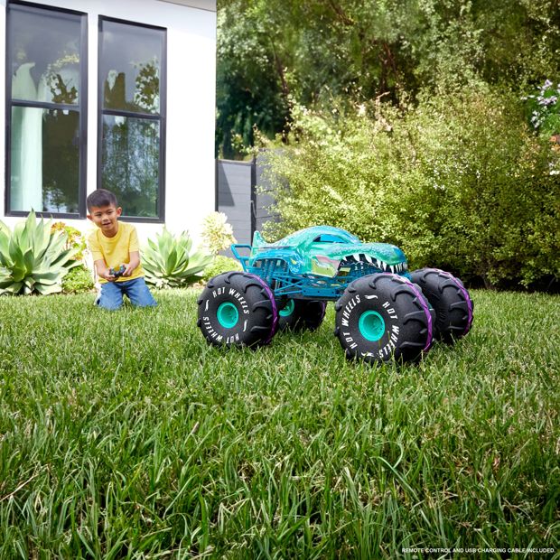 Hot Wheels Monster Trucks RC Battery-Powered 1:6th Scale Mega-Wrex