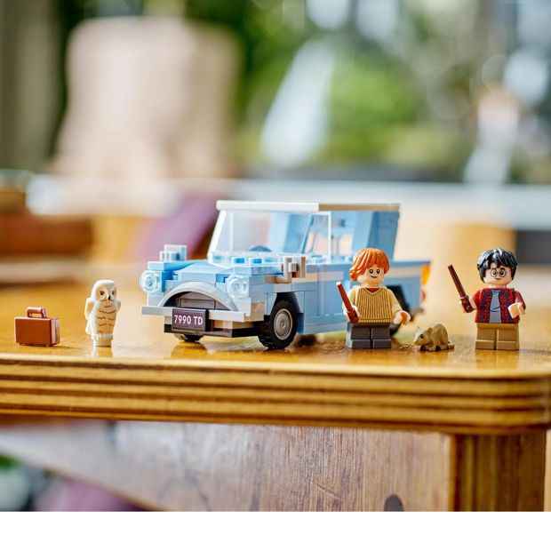 Toy Flying Car Set with Figures, Wizard Theme