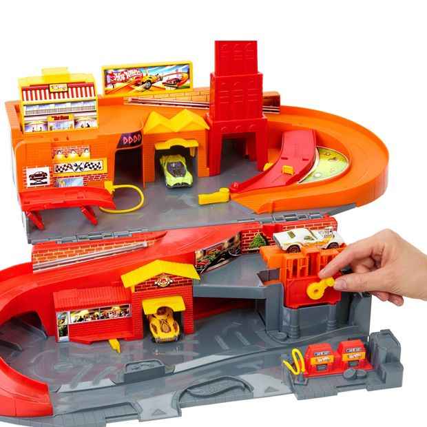 Mattel Hot Wheels Hot Ones Sto & Go Playset