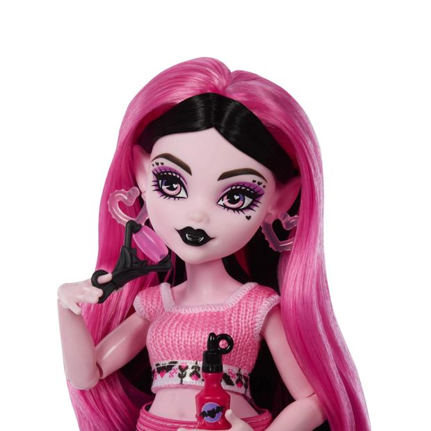 14 Piece Monster High Self-Scare Secrets Draculaura Fashion Doll and Accessories Set