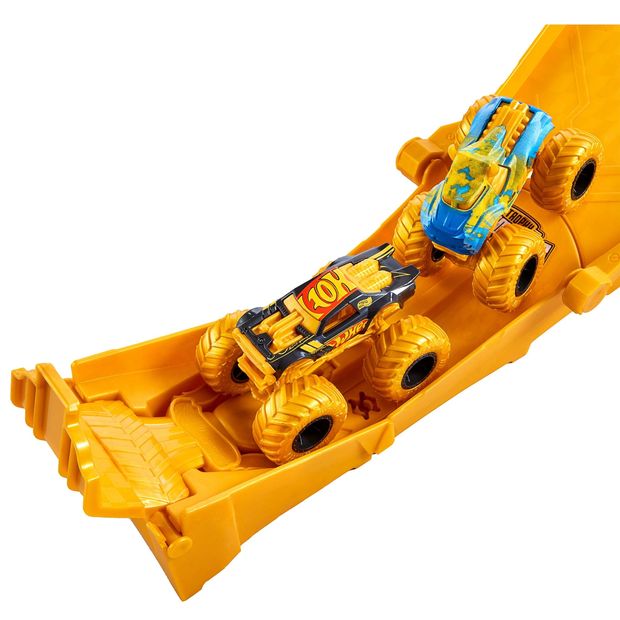 Hot Wheels Monster Trucks Dual Terrain Raceway