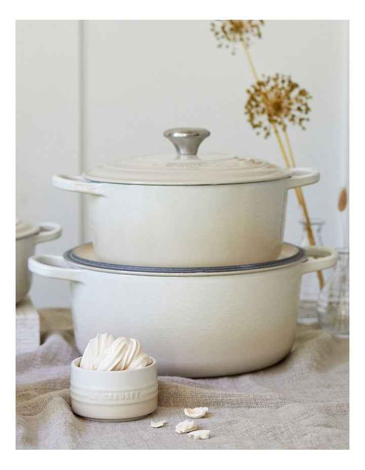 Signature Round Casserole 28cm Meringue