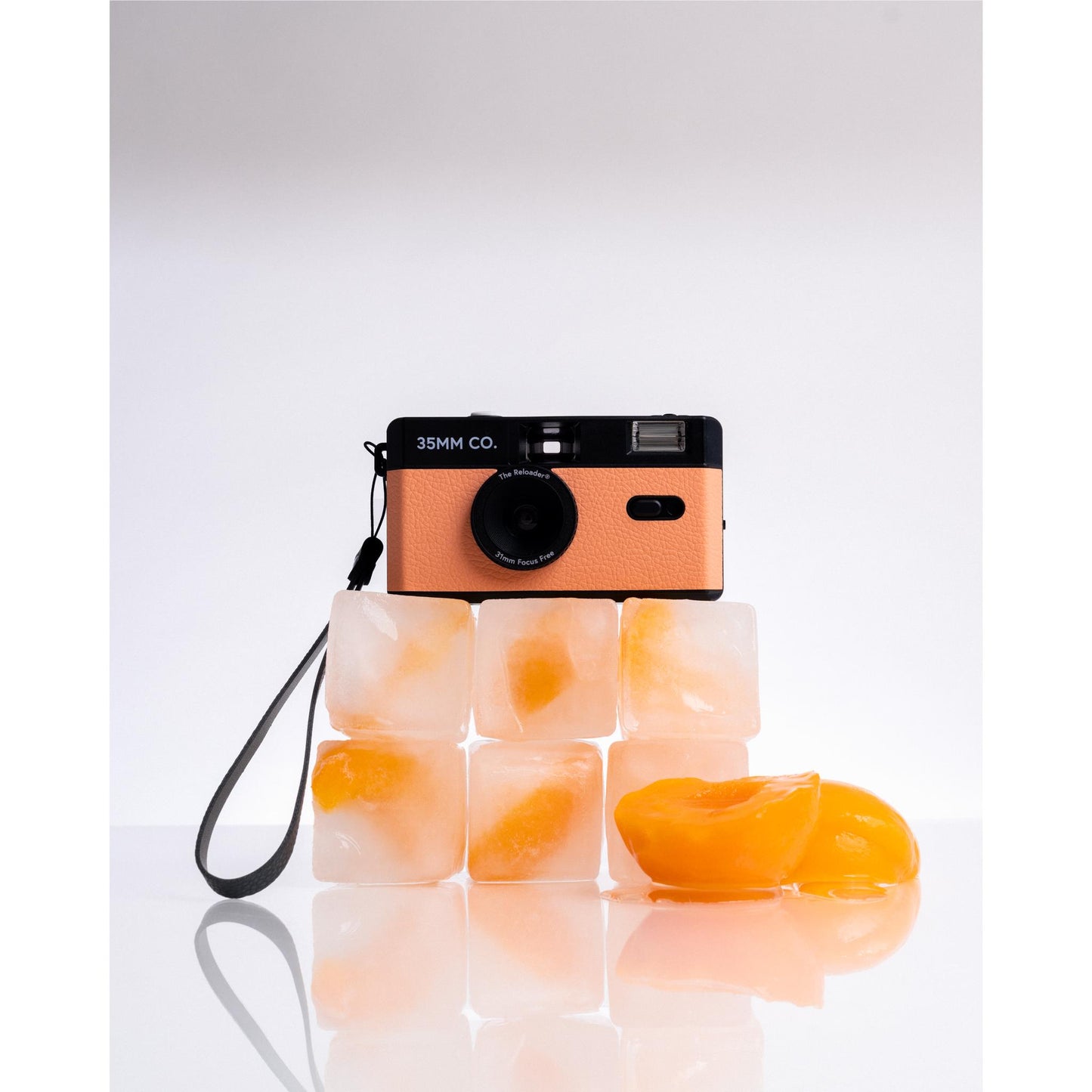 35MM CO Reloader Reusable Camera (Peach)