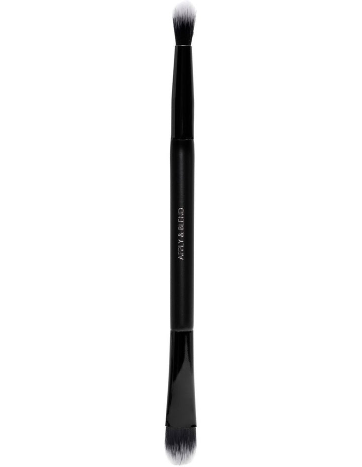Apply and Blend Eyeshadow Brush