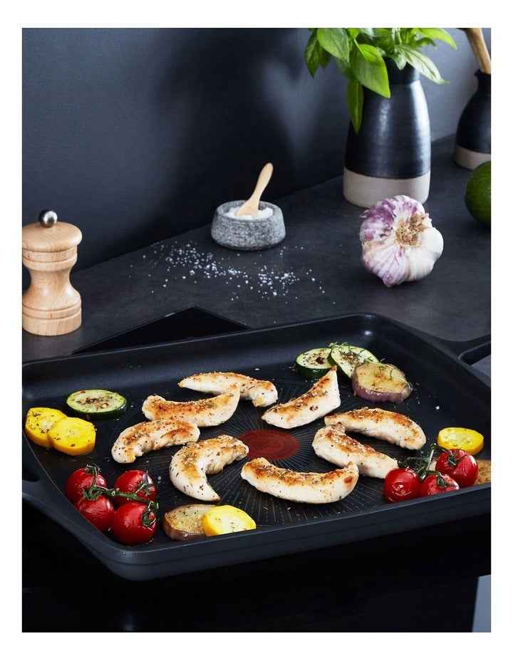 32x26cm Unlimited Induction Non-Stick Plancha in Black
