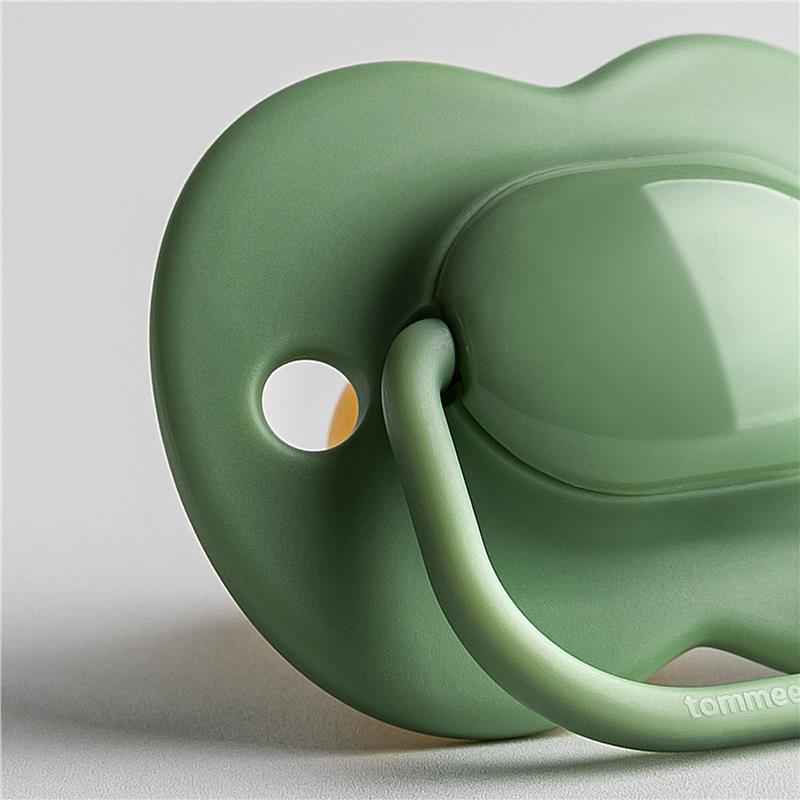 Tommee Tippee Natural Latex Cherry Soothers, Symmetrical Design, BPA-Free, 18-36m, Green and Blue, Pack of 2 Dummies