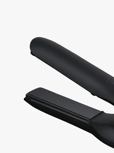 Unplugged™ On The Go Cordless Styler in Matte Black.