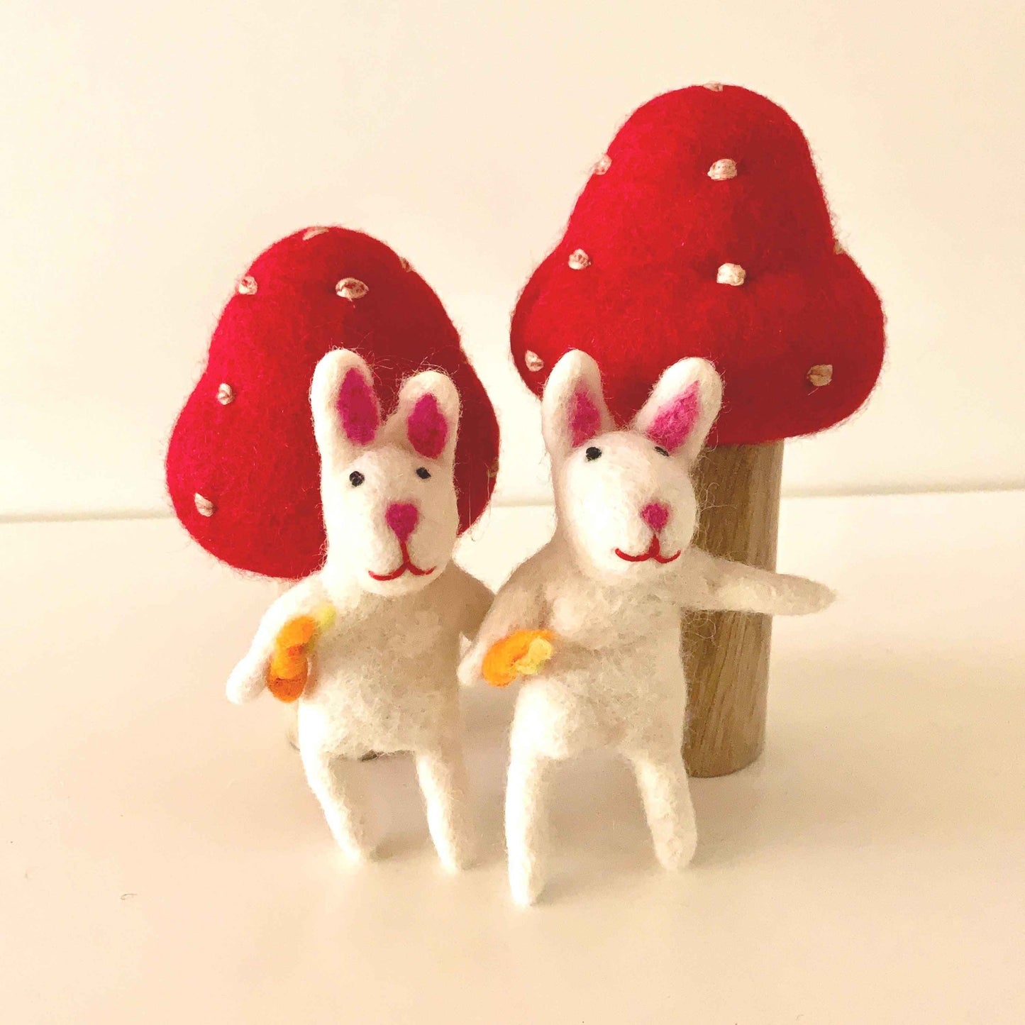 Papoose Felt Bunny Finger Puppets Set of 2 Pretend & Imaginative Play Toys 3yrs+