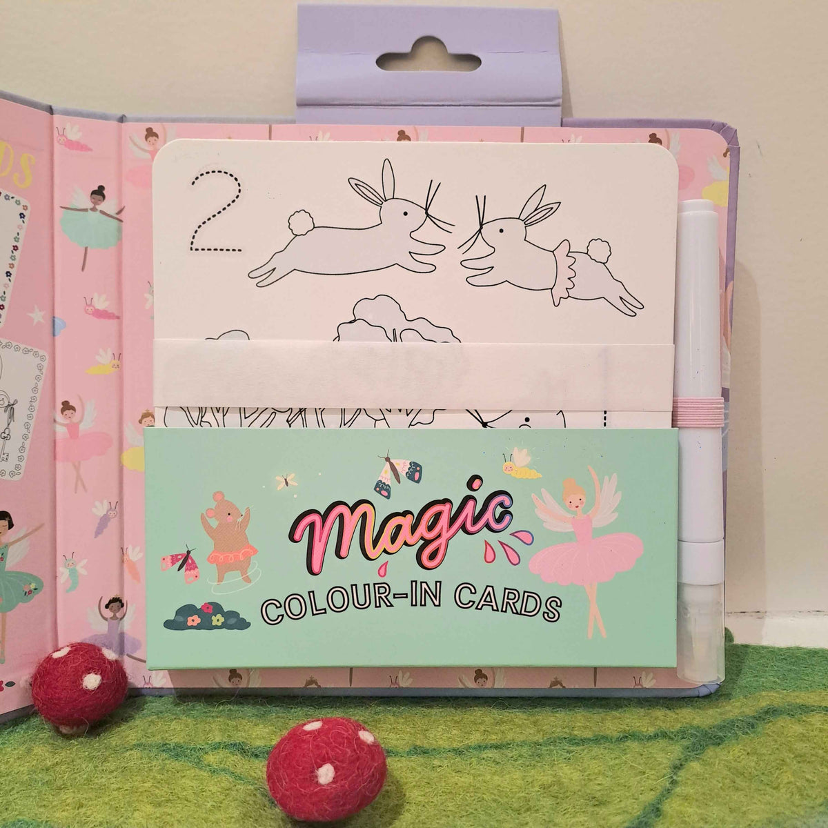 Floss & Rock Magic Water Colouring Enchanted Interactive Book Art and Craft for Kids Travel Toys 3yrs+