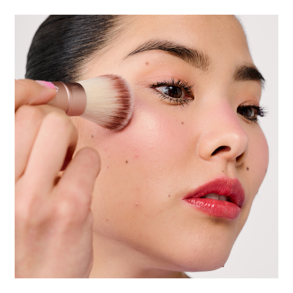 Multitasking Cheek Brush - 1g