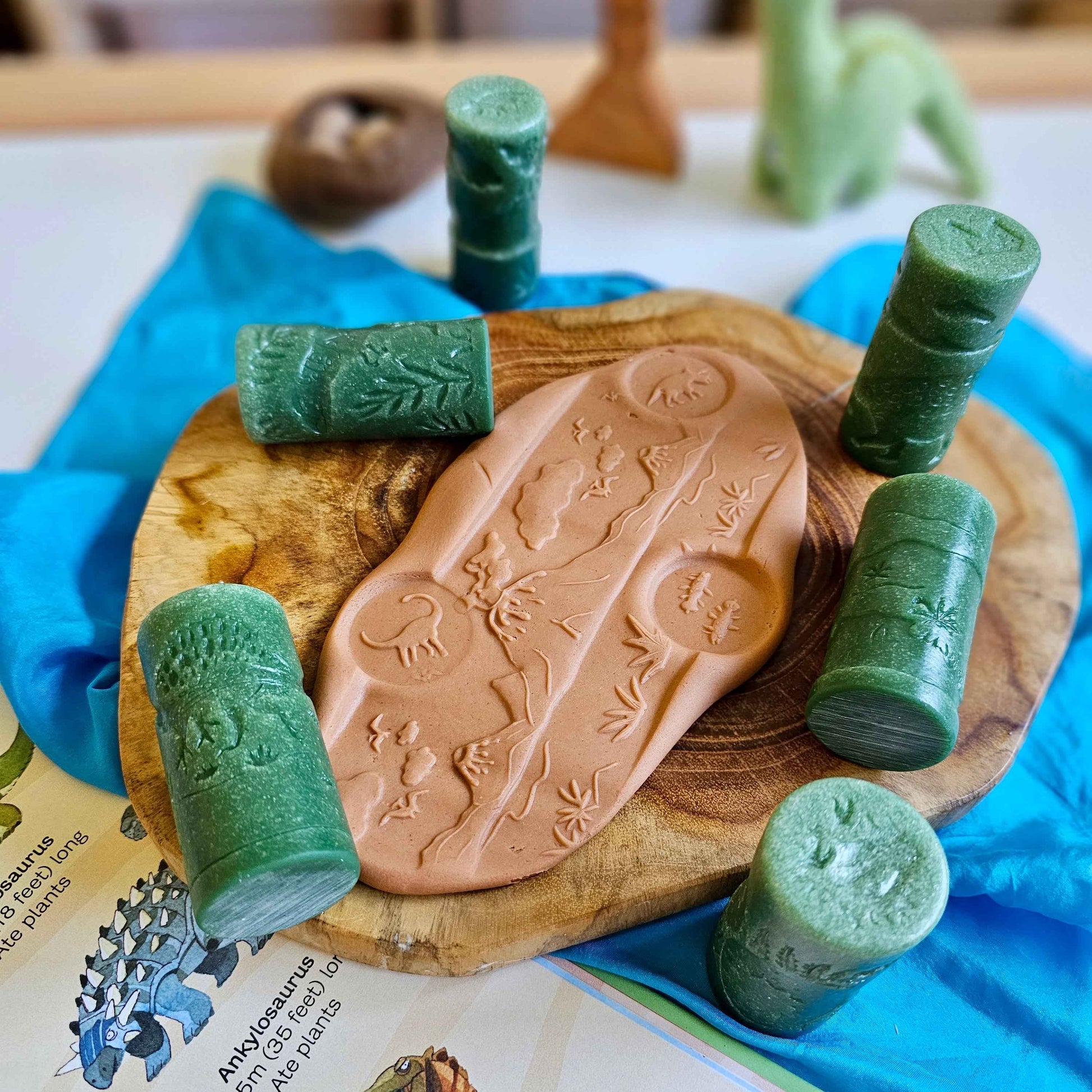 Yellow Door Let's Roll Dinosaurs Rolling Pin Art and Craft for Kids Playdough Sand Toys Sensory Toys Toddler Dinosaur and Dragon Theme 2yrs+