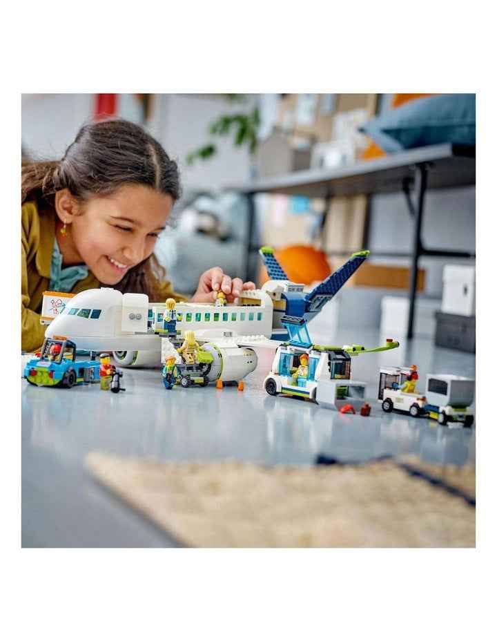 City Passenger Aeroplane Set 60367