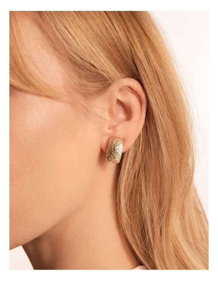 Grainline Curve Clip On Earrings in Gold