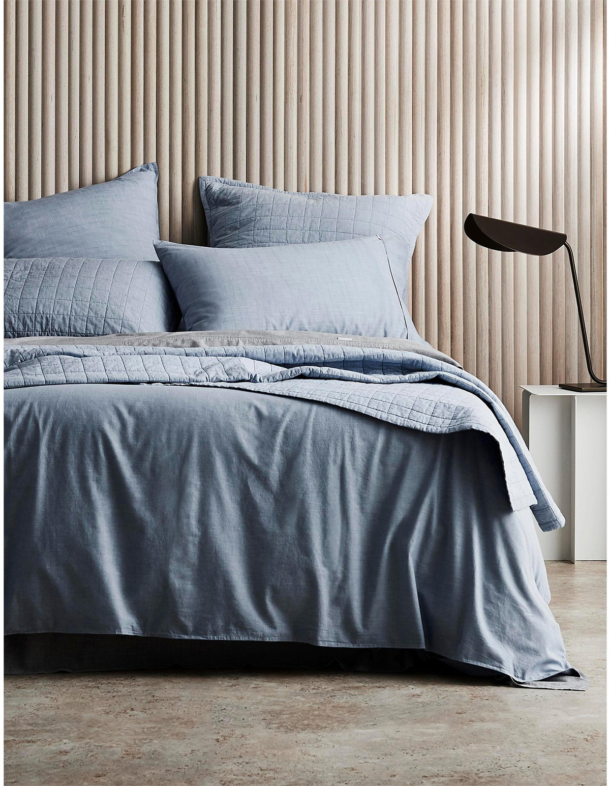 REILLY QUEEN BEDCOVER IN CHAMBRAY