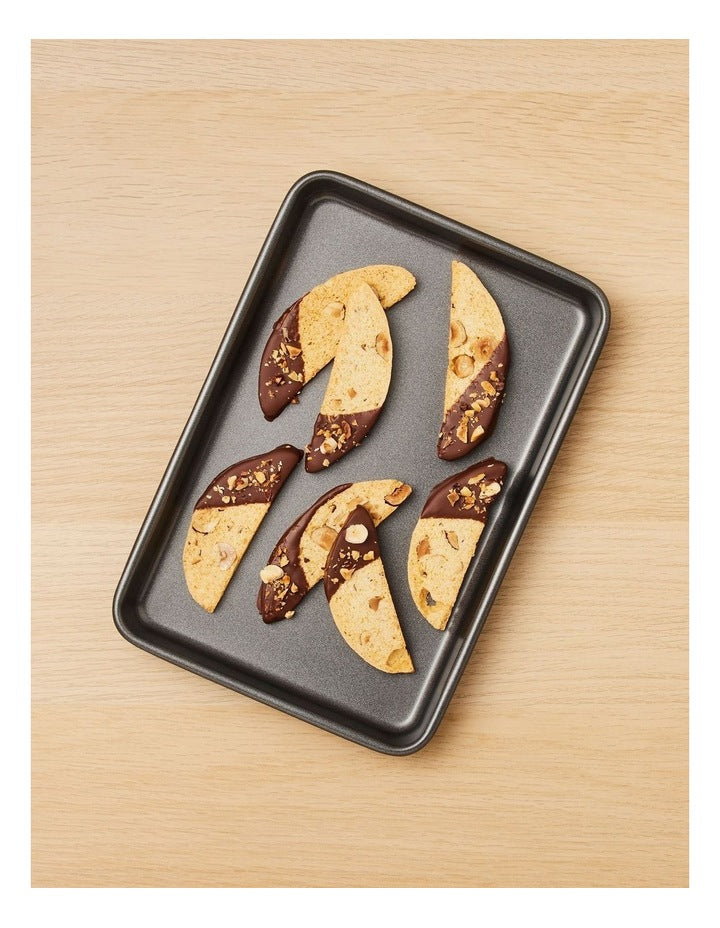 BakerMaker Non-Stick Baking Tray 24x15.5cm in Black