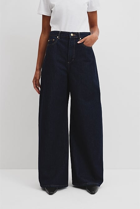 Curved Wide Leg Jean
