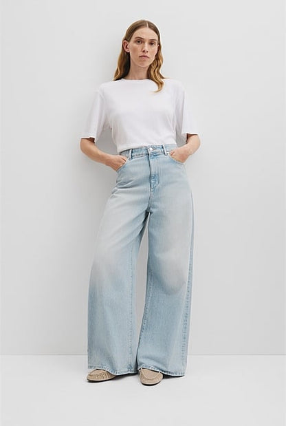 Curved Wide Leg Jean