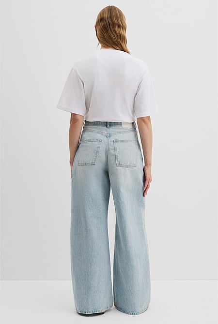 Curved Wide Leg Jean