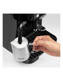 Magnifica Fully Automatic Coffee Machine in Black ECAM12122B