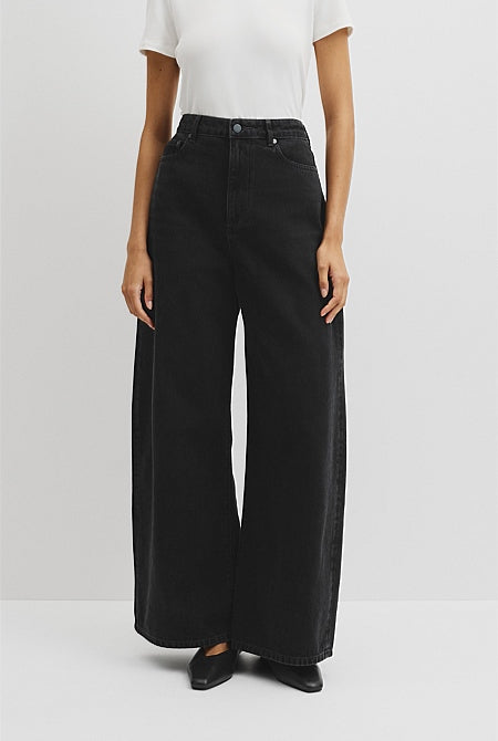 Curved Wide Leg Jean