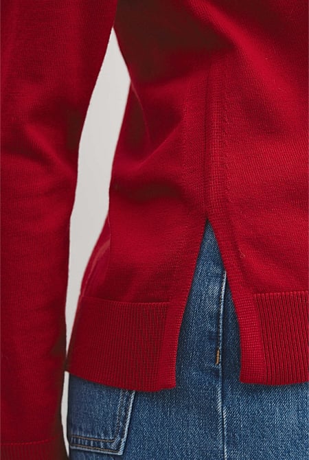 Lightweight Merino V-Neck Neck Knit