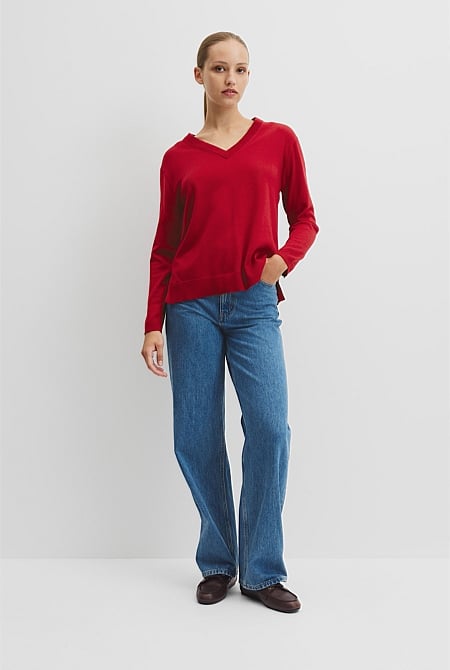 Lightweight Merino V-Neck Neck Knit