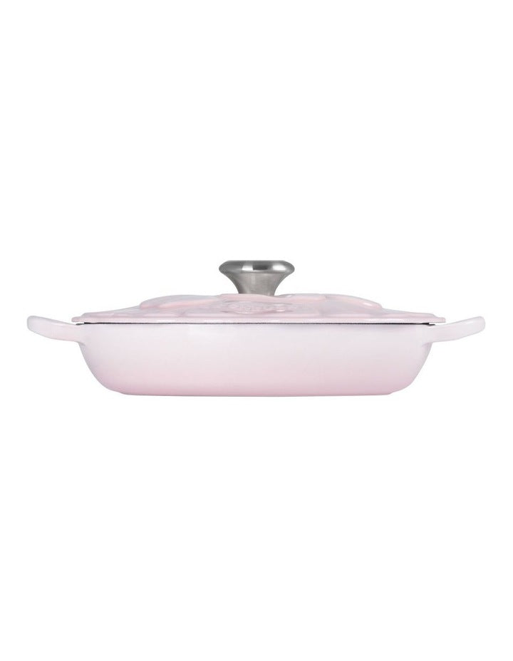 Petal Relief Shallow Casserole 26cm in Shell Pink