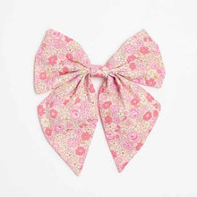 Kids Retro Floral Bow Clip