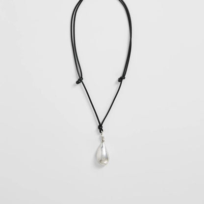Metal Teardrop Pendant Necklace