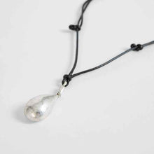 Metal Teardrop Pendant Necklace