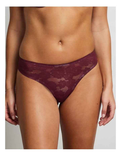Weightless G-string in Fig