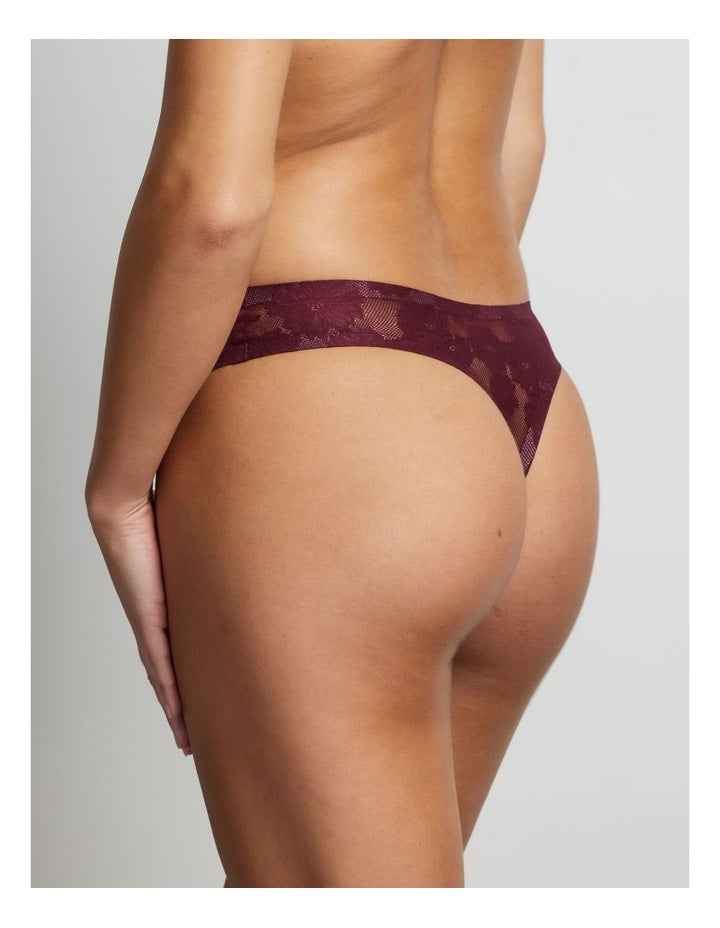 Weightless G-string in Fig