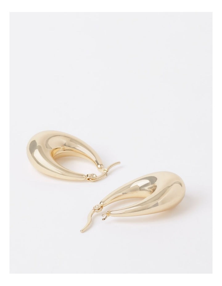 Oval Hoop Earrings in Gold