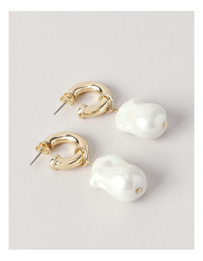 Classic Pearl Drop Earrings in Gold/Pearl