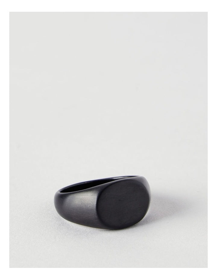 Signet S Ring in Black