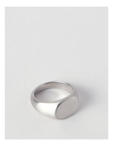 Signet M Ring in Silver