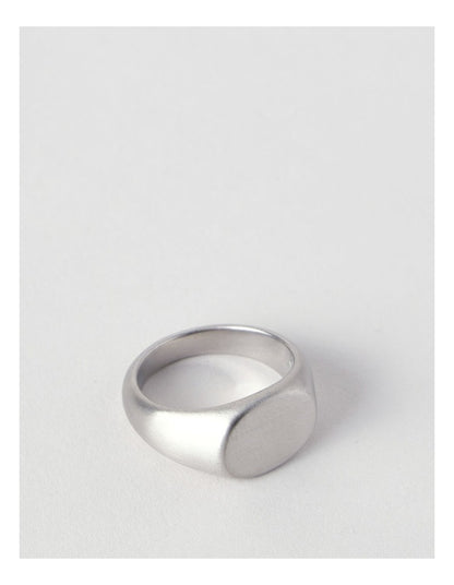 Signet M Ring in Silver
