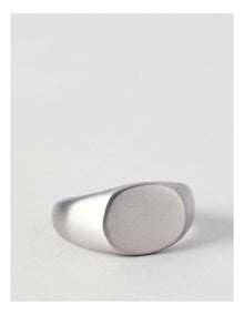 Signet M Ring in Silver