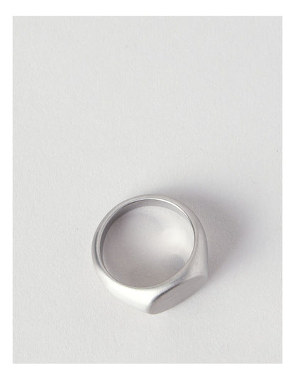Signet M Ring in Silver