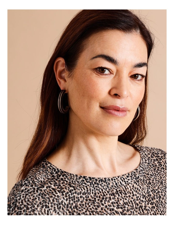Half Hoop With Metal Earring in Black
