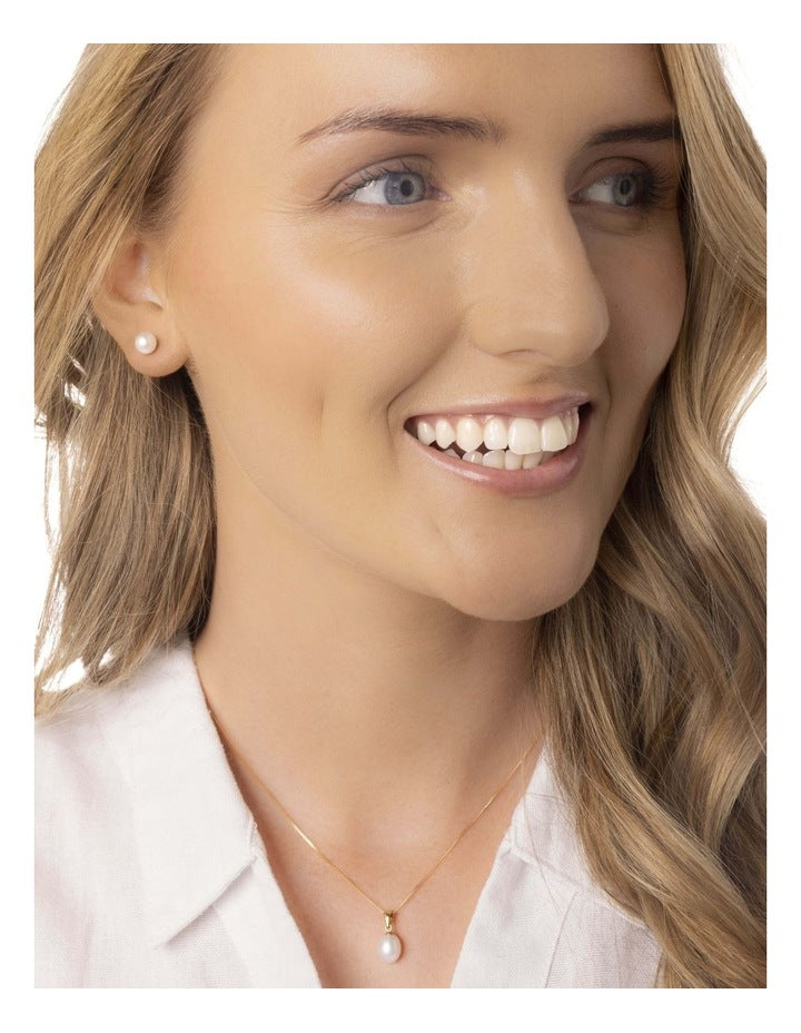 Classic Pearl Necklace Gift Set in White