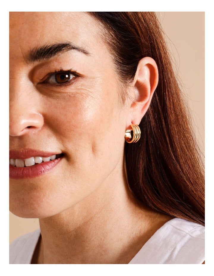 Solid Hoop Earring in Gold