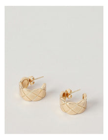 Scalloped Hoop Earring in Gold
