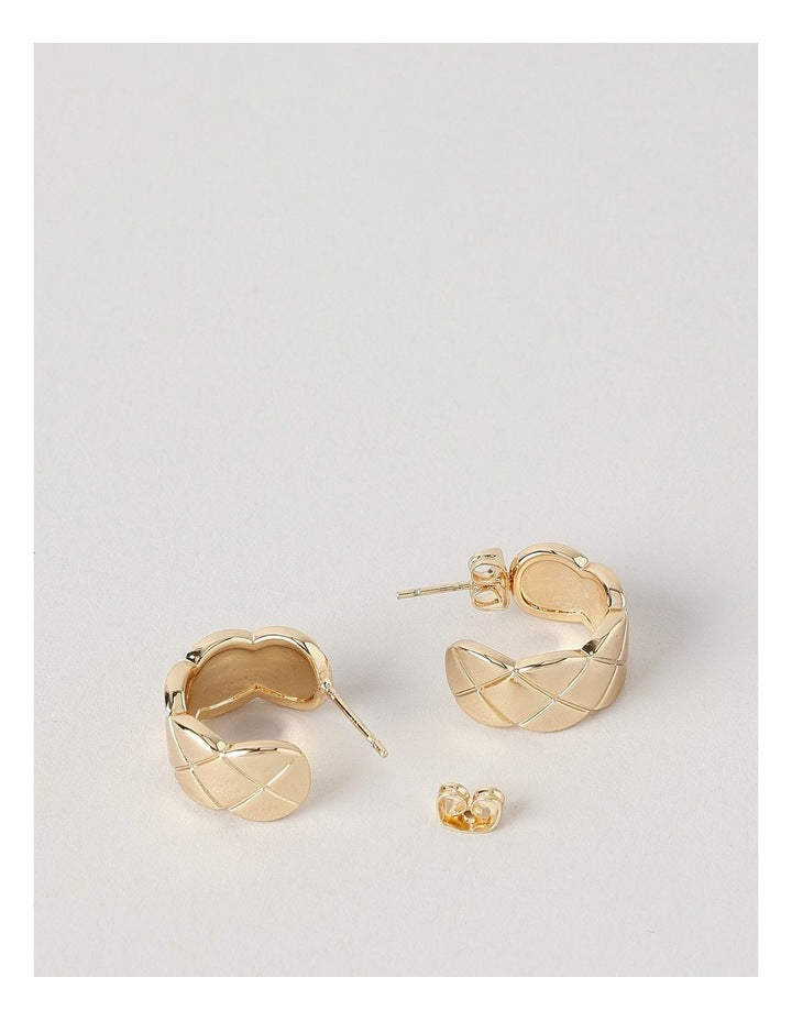 Scalloped Hoop Earring in Gold