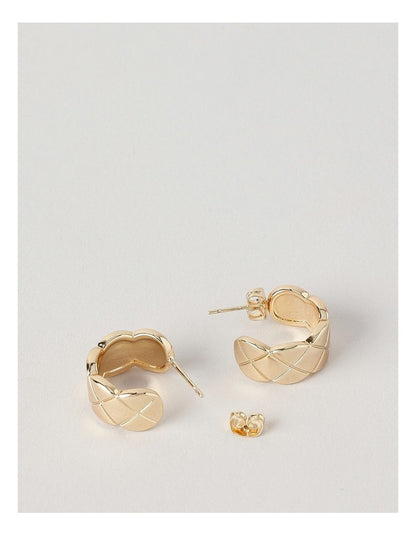Scalloped Hoop Earring in Gold