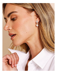 Diamante Encrusted Pearl Drops Earring in Gold/Pearl