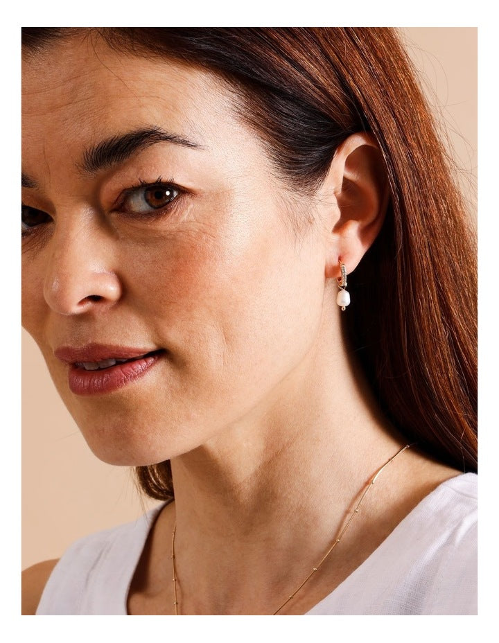 Mini Ring With Pearl Drop Earring in Gold/Pearl