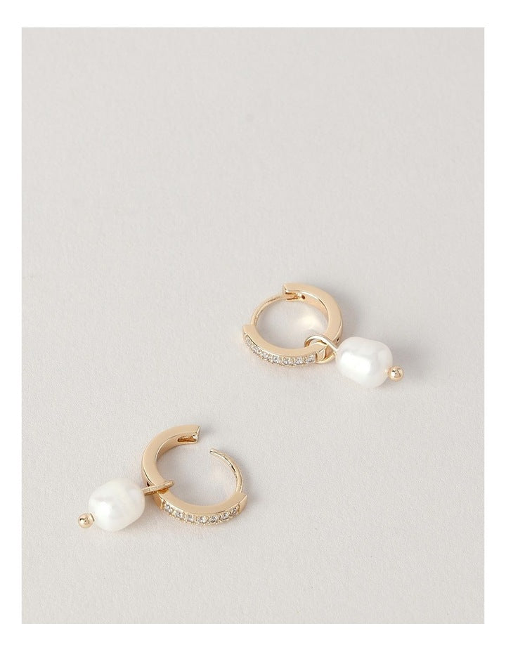 Mini Ring With Pearl Drop Earring in Gold/Pearl