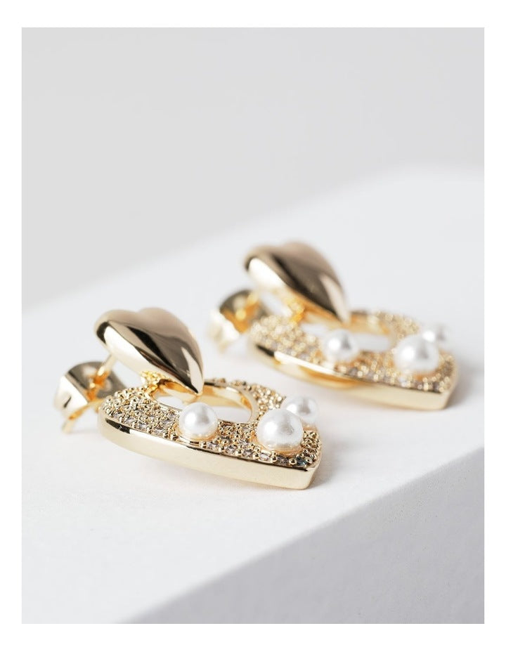 Pearl Heart Shaped Stud Earring in Gold