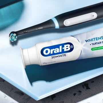 Oral-B 3D White Long Lasting Fresh Whitening Toothpaste 110g